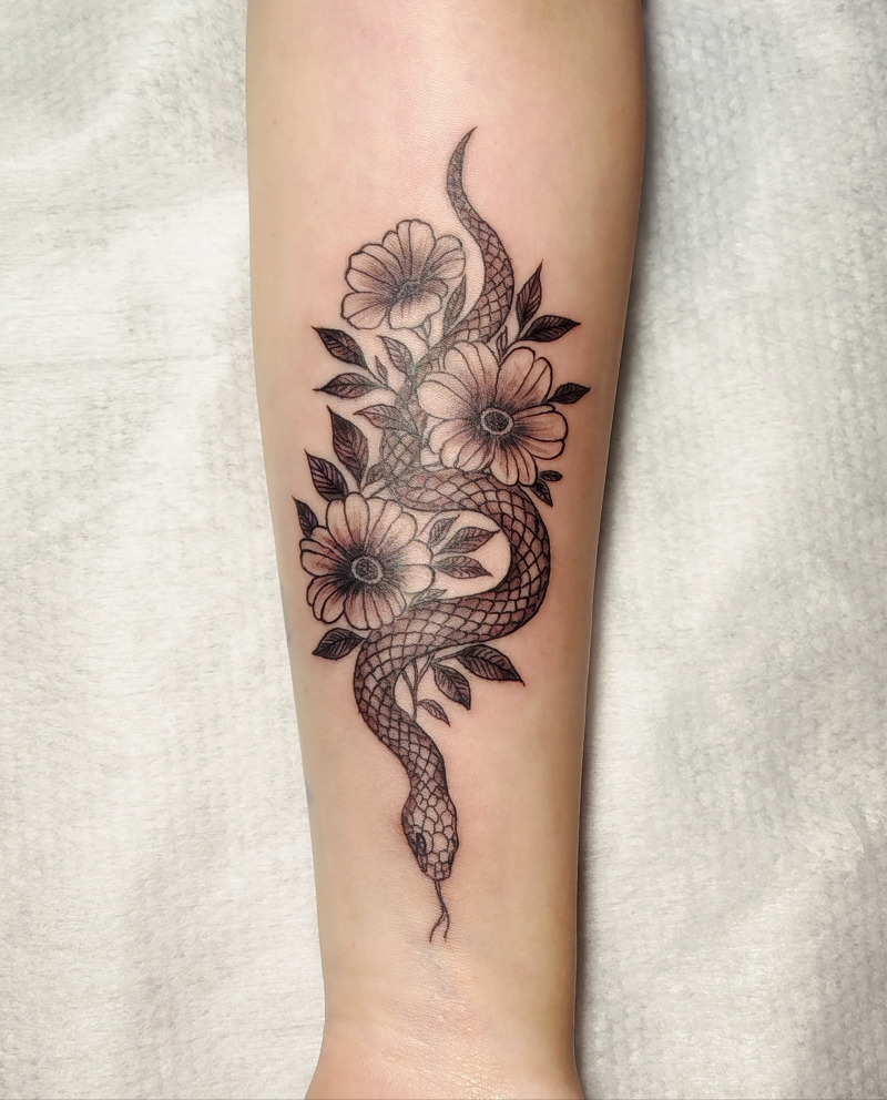 Тату на руке "Змея". Мастер Павел Чуприков