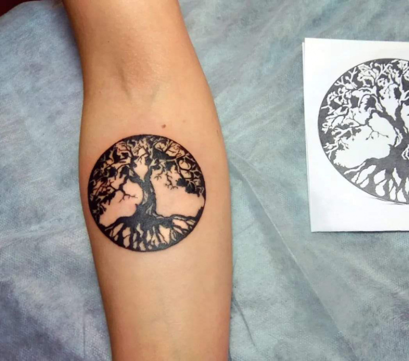 Тату на руке "Древо жизни". Тату-мастер Павел Чуприков www.elston.ru (метро Домодедовская, Зябликово)