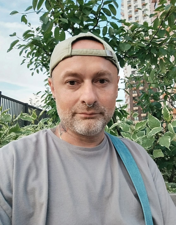 Павел Чуприков — мастер тату и пирсинга, специалист по мужской депиляции