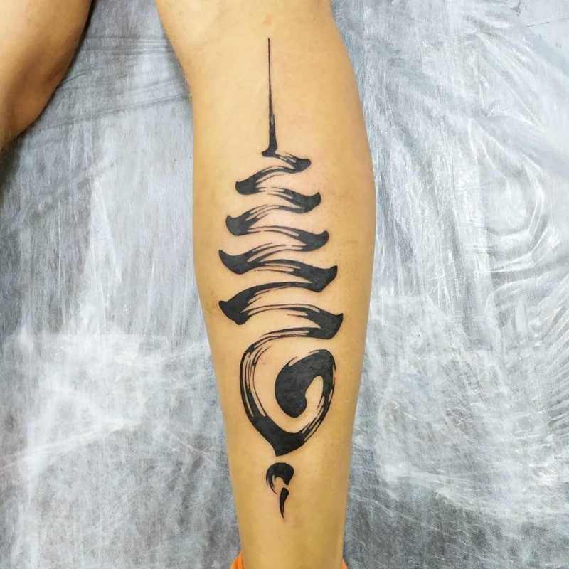 Тату наноге (на икре). Татуировщик Павел Чуприков